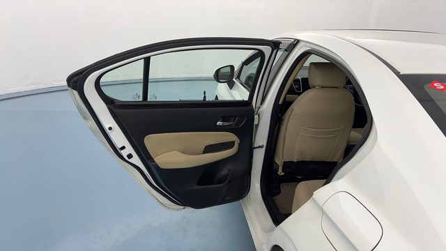 Second-hand 2021 Honda City VX MT for sale in Lucknow-23