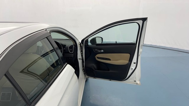 Second-hand 2021 Honda City VX MT for sale in Lucknow-16