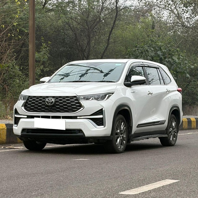 Second-hand 2024 Toyota Innova Hycross ZX Hybrid for sale in Noida-4