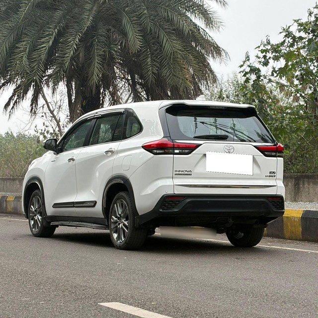 Second-hand 2024 Toyota Innova Hycross ZX Hybrid for sale in Noida-18