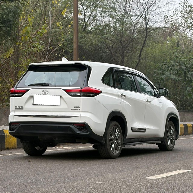 Second-hand 2024 Toyota Innova Hycross ZX Hybrid for sale in Noida-17