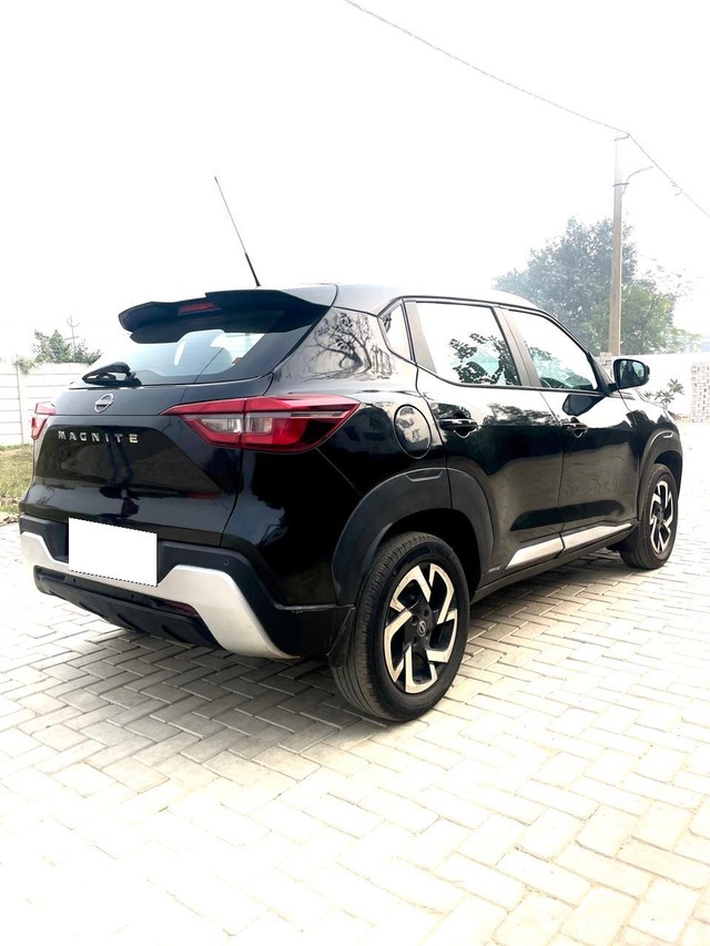 Second-hand 2022 Nissan Magnite XV Executive for sale in Noida-6