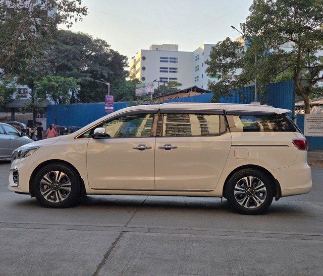 Second-hand 2022 Kia Carnival Limousine for sale in Mumbai-3