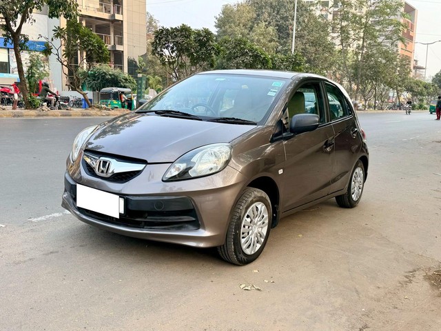 Second-hand 2016 Honda Brio E MT for sale in Vadodara-4