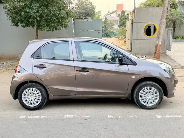 Second-hand 2016 Honda Brio E MT for sale in Vadodara-1