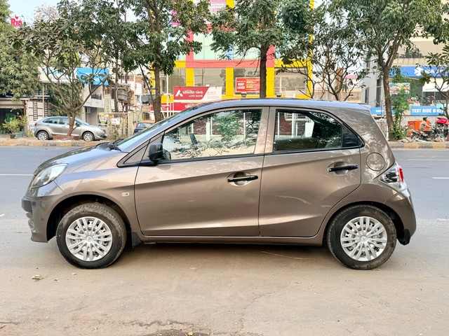 Second-hand 2016 Honda Brio E MT for sale in Vadodara-3