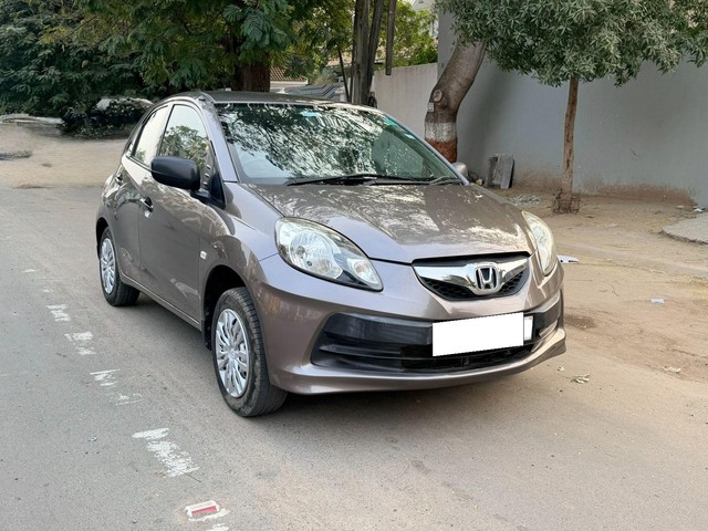 Second-hand 2016 Honda Brio E MT for sale in Vadodara-17