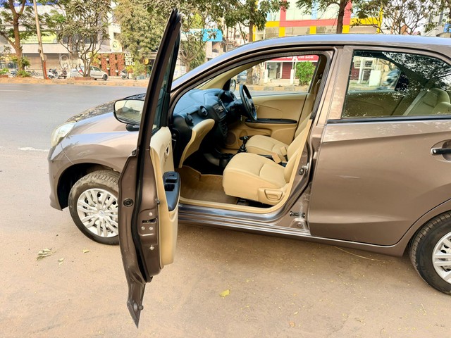 Second-hand 2016 Honda Brio E MT for sale in Vadodara-12