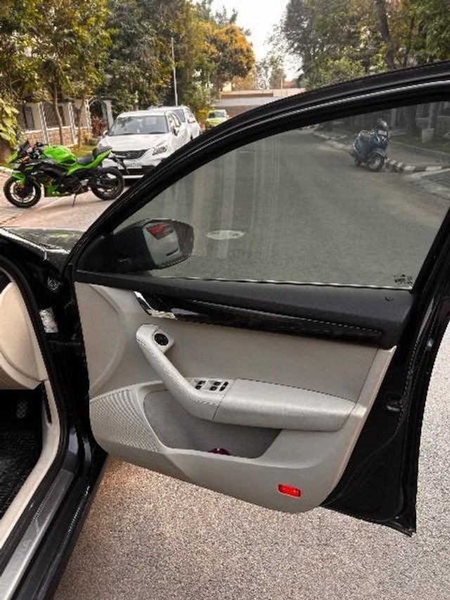 Second-hand 2016 Skoda Octavia Ambition 2.0 TDI AT for sale in Hyderabad-7