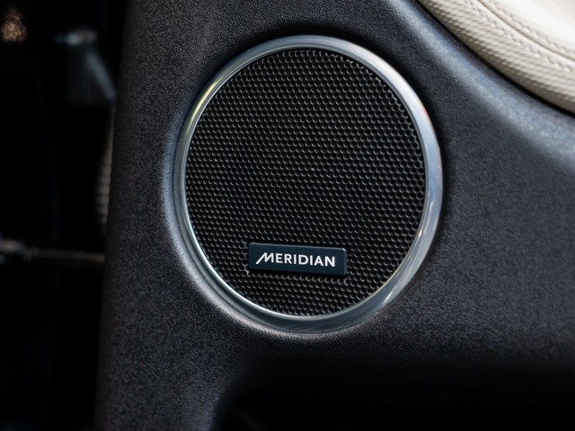 Second-hand 2021 Land Rover Discovery Sport Dynamic SE Diesel for sale in Kolkata-15