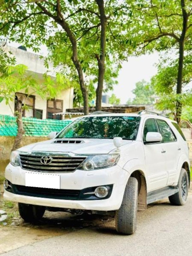 Toyota Fortuner 4x2 Manual Second-hand 2015 Toyota Fortuner 4x2 Manual for sale in Greater Noida-1