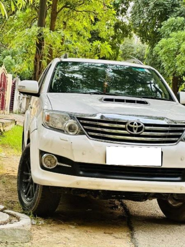Toyota Fortuner 4x2 Manual Second-hand 2015 Toyota Fortuner 4x2 Manual for sale in Greater Noida-7