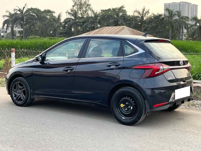 Second-hand 2022 Hyundai i20 Sportz BSVI for sale in Surat-4