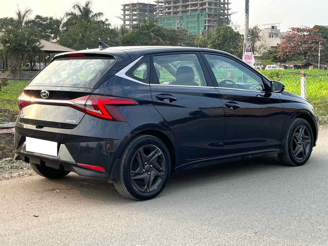 Second-hand 2022 Hyundai i20 Sportz BSVI for sale in Surat-5
