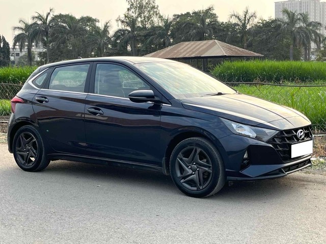 Second-hand 2022 Hyundai i20 Sportz BSVI for sale in Surat-3
