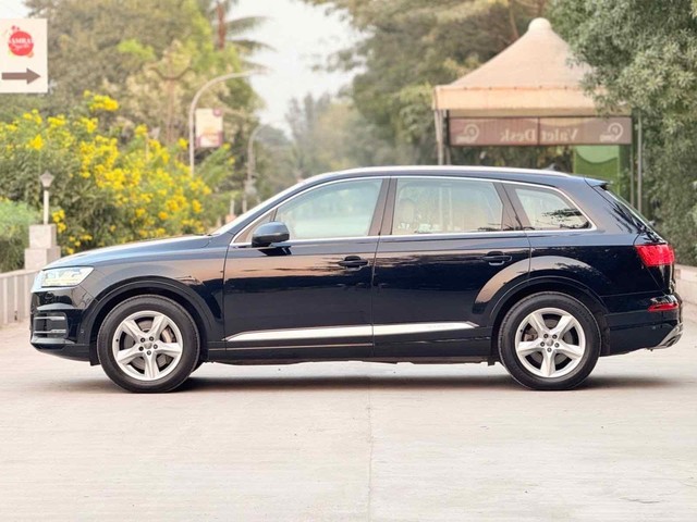 Second-hand 2018 Audi Q7 40 TFSI Quattro for sale in Surat-2