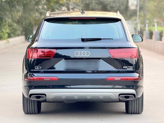 Second-hand 2018 Audi Q7 40 TFSI Quattro for sale in Surat-1