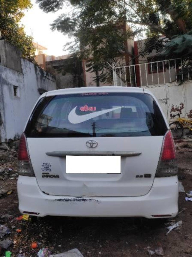 Toyota Innova 2.5 E Second-hand 2005 Toyota Innova 2.5 E for sale in Bhuj-1
