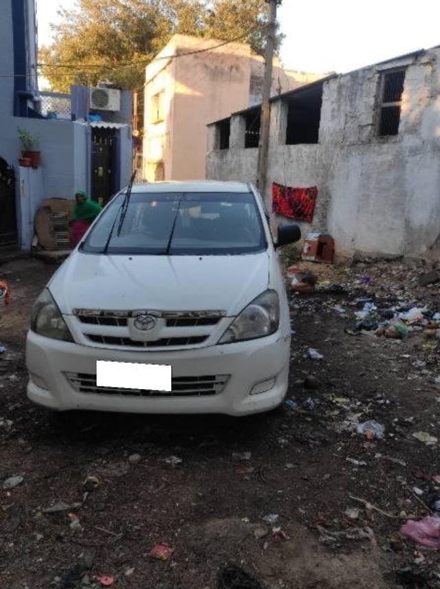 Toyota Innova 2.5 E Second-hand 2005 Toyota Innova 2.5 E for sale in Bhuj-0