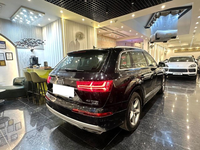 Second-hand 2019 Audi Q7 45 TFSI Premium Plus for sale in New Delhi-9