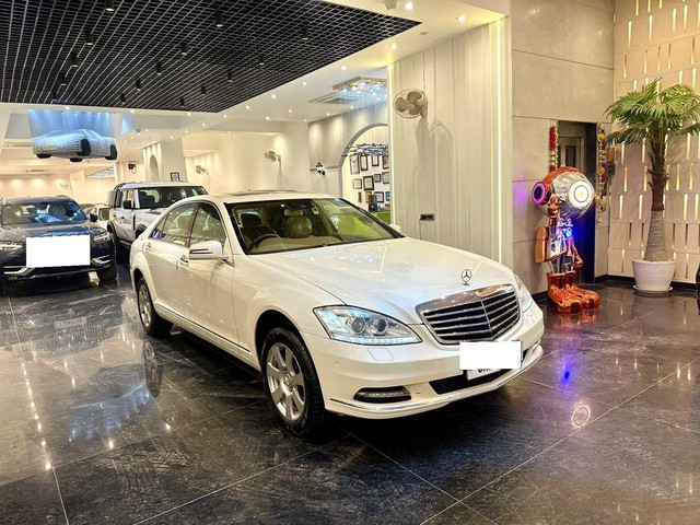 Second-hand 2012 Mercedes-Benz S-Class S 300 for sale in New Delhi-5