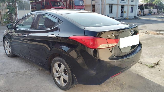 Second-hand 2014 Hyundai Elantra CRDi SX for sale in Vadodara-3