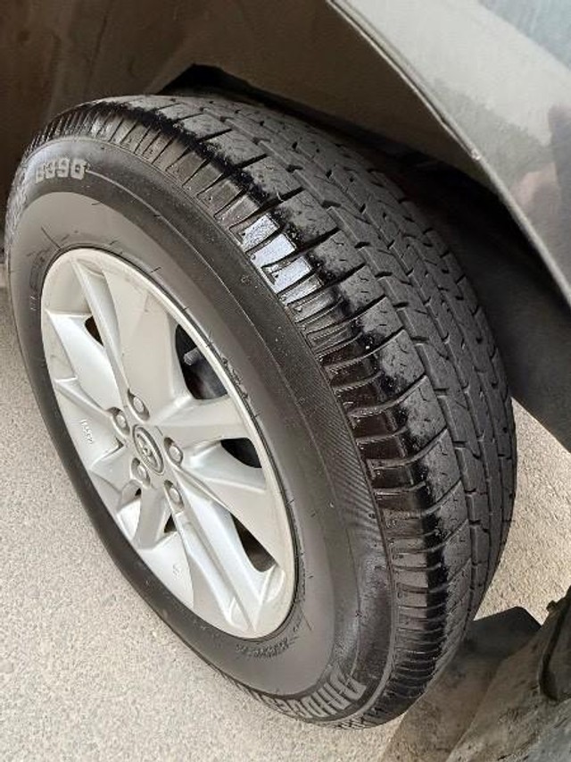 Second-hand 2017 Toyota Innova Crysta 2.4 G MT BSIV for sale in Lucknow-6