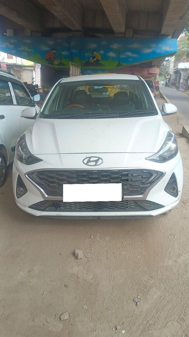 Second-hand 2022 Hyundai Aura S CNG for sale in Lucknow-2