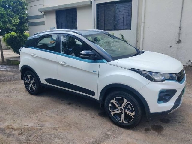 Second-hand 2022 Tata Nexon EV XZ Plus for sale in Ahmednagar-3