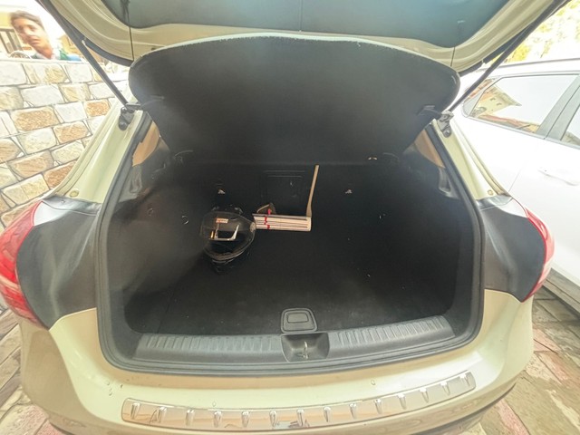 Second-hand 2018 Mercedes-Benz GLA Class 200 d Sport for sale in Greater Noida-10