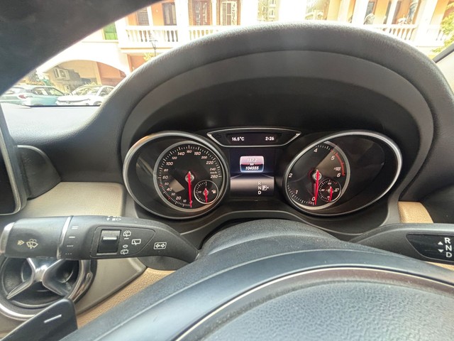 Second-hand 2018 Mercedes-Benz GLA Class 200 d Sport for sale in Greater Noida-13