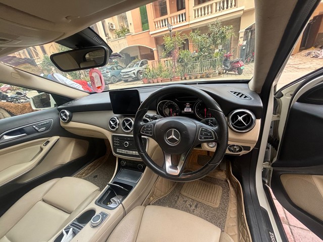 Second-hand 2018 Mercedes-Benz GLA Class 200 d Sport for sale in Greater Noida-16