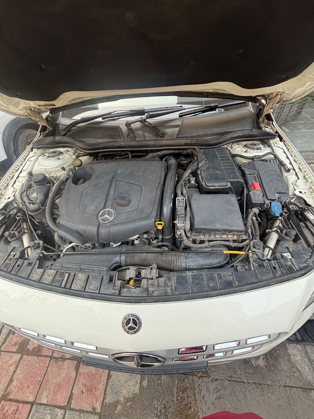 Second-hand 2018 Mercedes-Benz GLA Class 200 d Sport for sale in Greater Noida-3