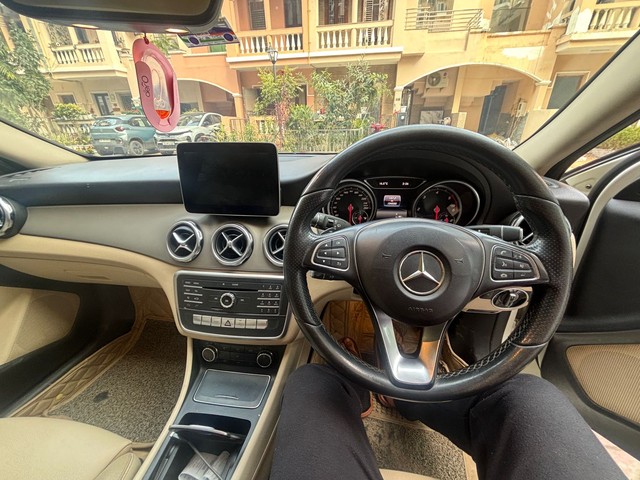 Second-hand 2018 Mercedes-Benz GLA Class 200 d Sport for sale in Greater Noida-17