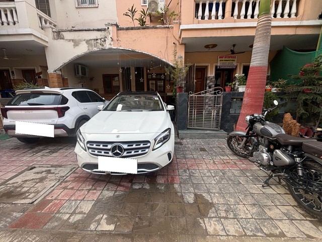 Second-hand 2018 Mercedes-Benz GLA Class 200 d Sport for sale in Greater Noida-2