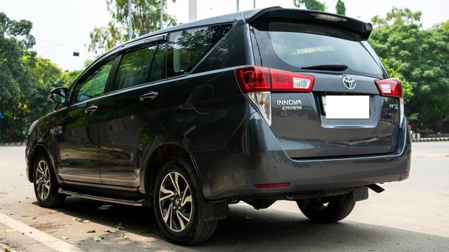 Second-hand 2022 Toyota Innova Crysta 2.7 GX 7 STR AT for sale in New Delhi-5