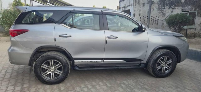 Second-hand 2017 Toyota Fortuner 2.8 2WD AT BSIV for sale in Meerut-1