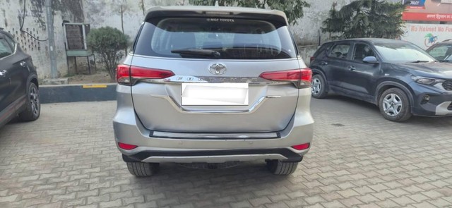 Second-hand 2017 Toyota Fortuner 2.8 2WD AT BSIV for sale in Meerut-5
