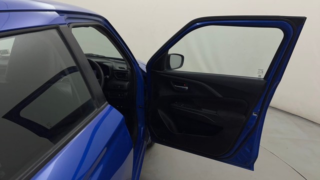 Second-hand 2024 Maruti Swift VXI for sale in Bangalore-16