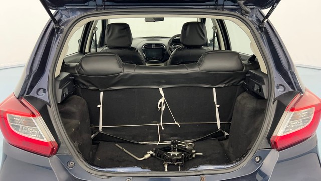 Second-hand 2022 Tata Tiago XZA AMT for sale in Lucknow-9