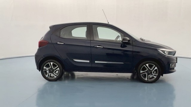 Second-hand 2022 Tata Tiago XZA AMT for sale in Lucknow-2