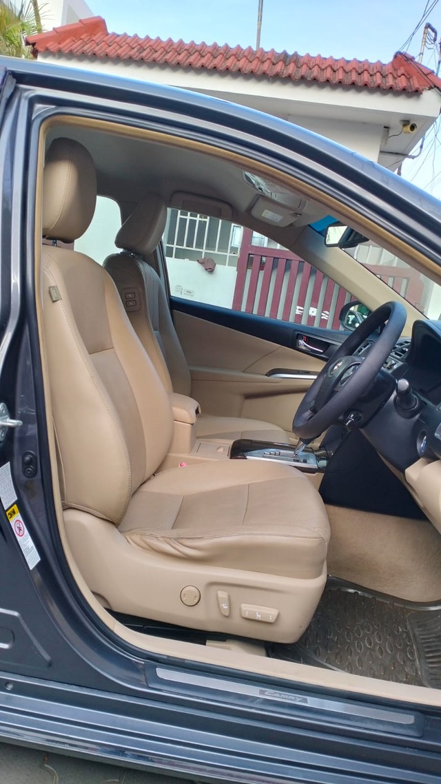 Second-hand 2015 Toyota Camry Hybrid for sale in Coimbatore-10