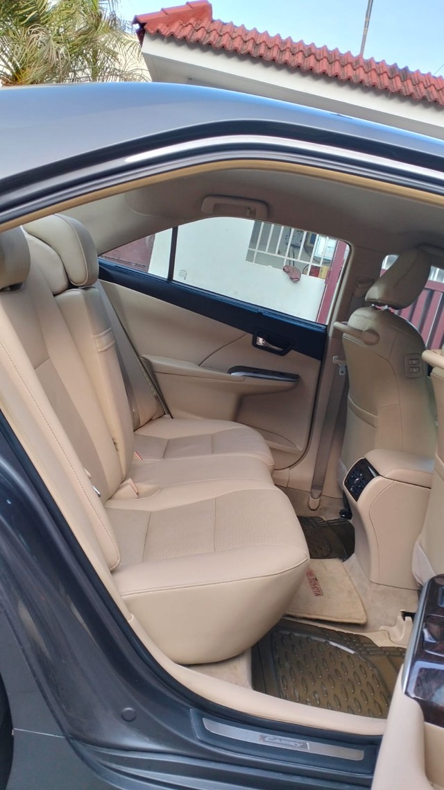 Second-hand 2015 Toyota Camry Hybrid for sale in Coimbatore-12