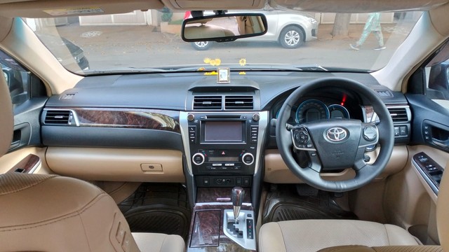 Second-hand 2015 Toyota Camry Hybrid for sale in Coimbatore-9