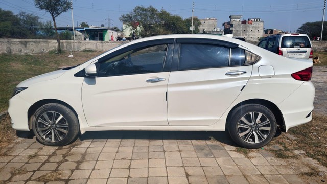 Second-hand 2017 Honda City i-VTEC CVT V for sale in Faridabad-8