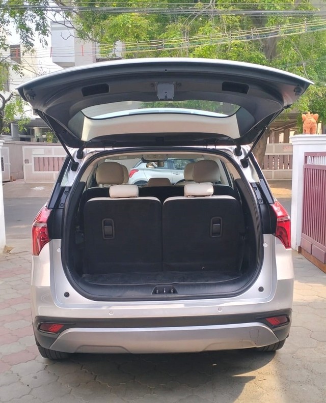 Second-hand 2023 Mahindra XUV700 AX7L 7Str Diesel AT AWD for sale in Coimbatore-9