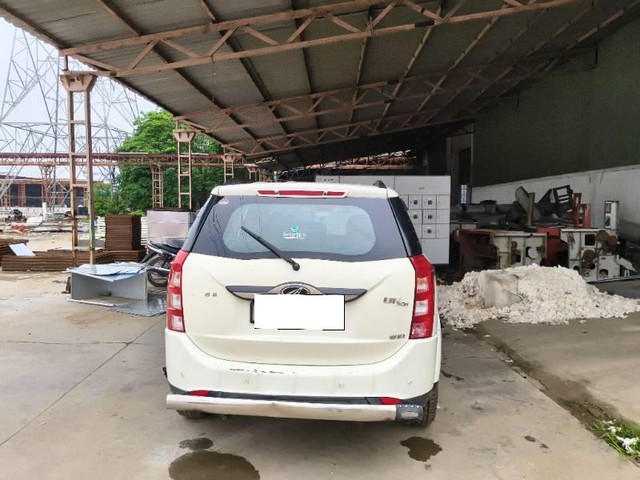 Second-hand 2017 Mahindra XUV500 R W10 FWD for sale in Gandhinagar-2