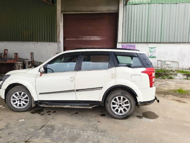 Second-hand 2017 Mahindra XUV500 R W10 FWD for sale in Gandhinagar-3