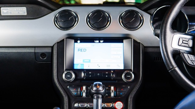 Second-hand 2017 Ford Mustang V8 for sale in New Delhi-17