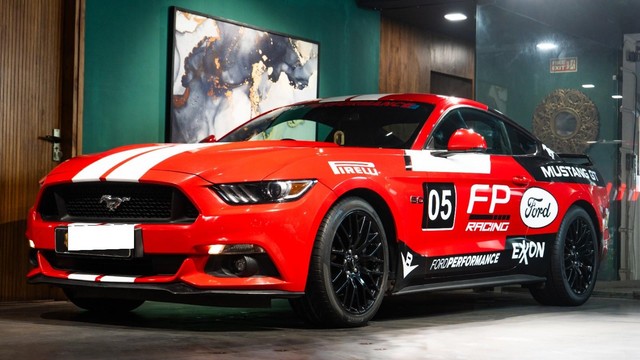 Second-hand 2017 Ford Mustang V8 for sale in New Delhi-4